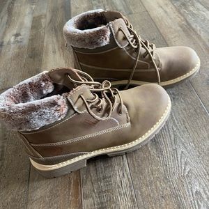 Boots, NWOT, never worn. Super cute!